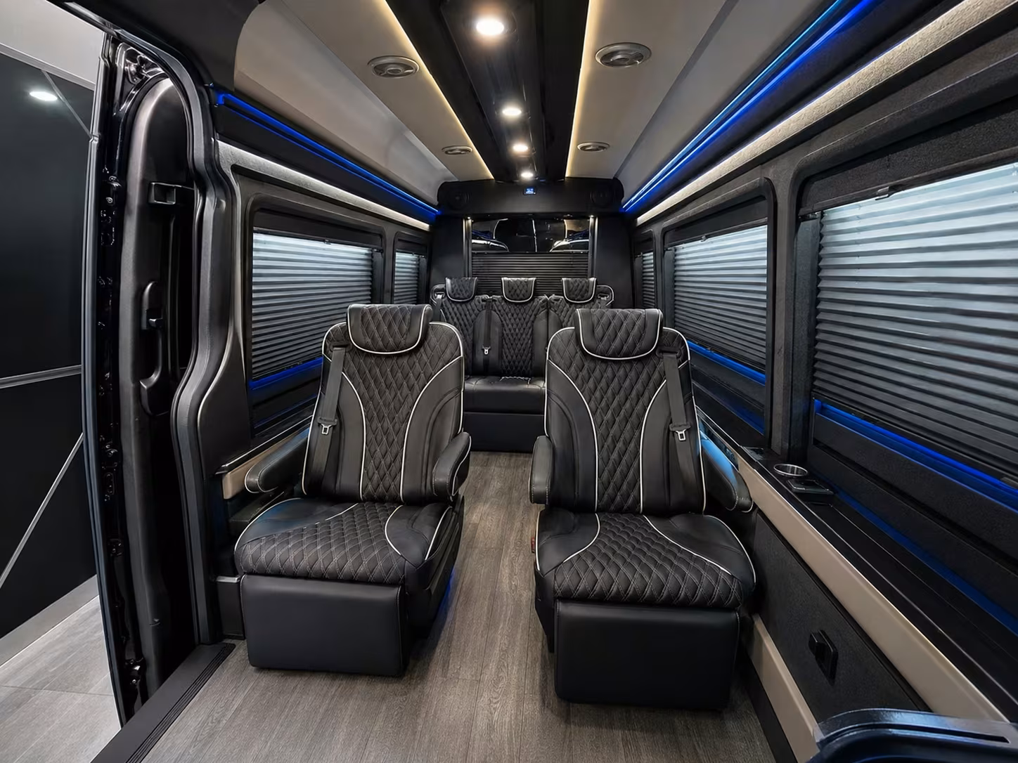 corporate airport shuttle buses for thousand oaks business travelers