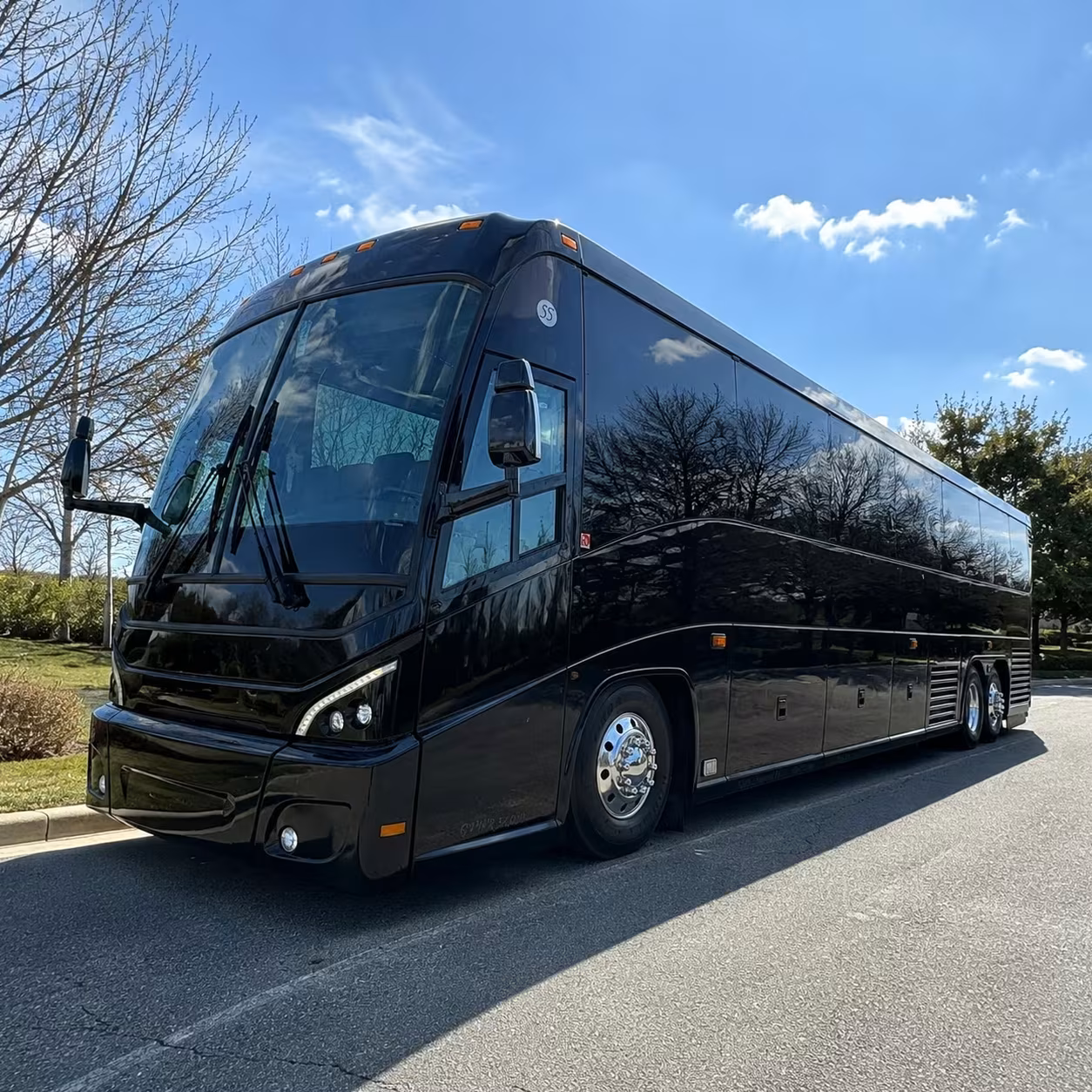 multi vehicle government charter bus rentals in thousand oaks