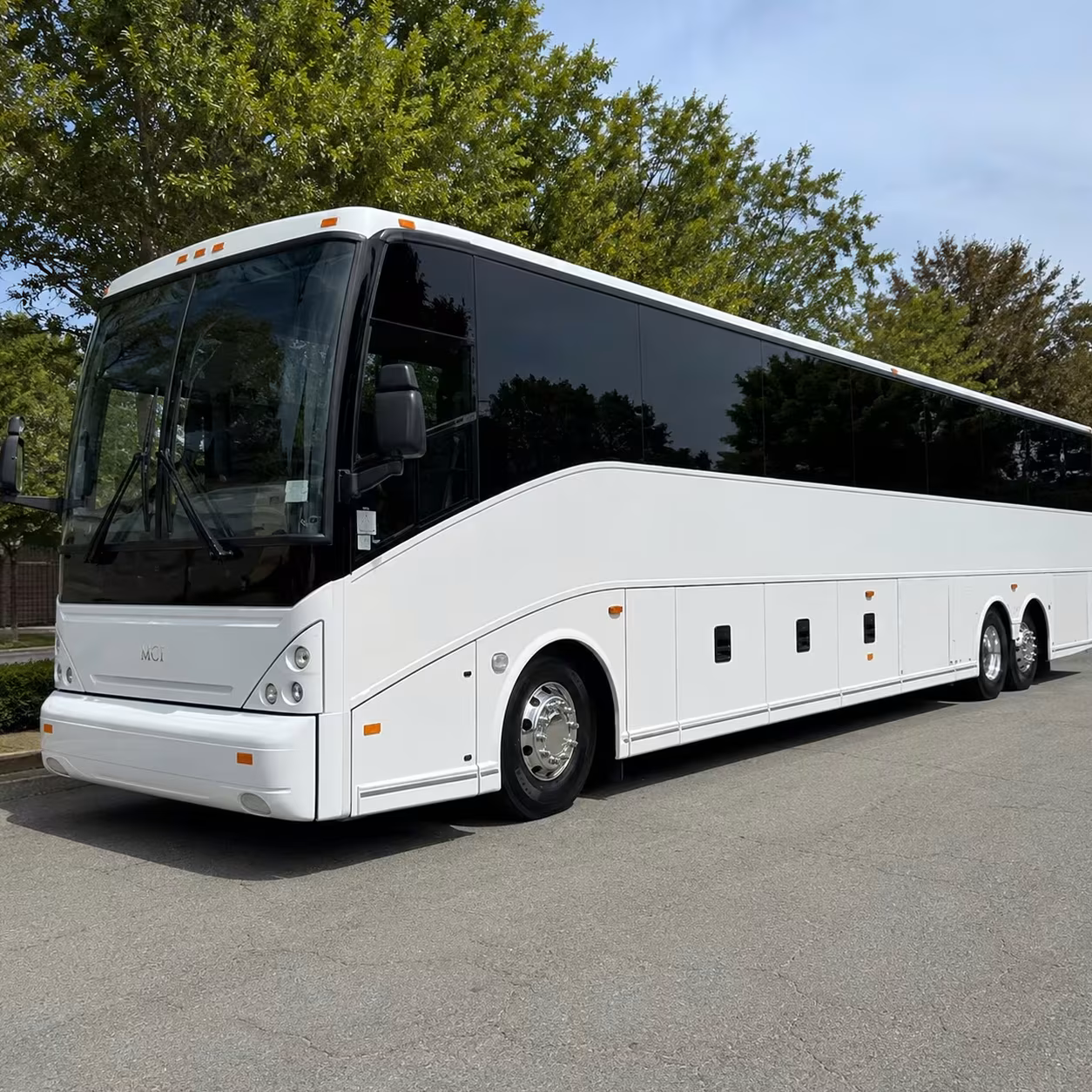 thousand oaks shuttle buses for amgen and corporate campuses
