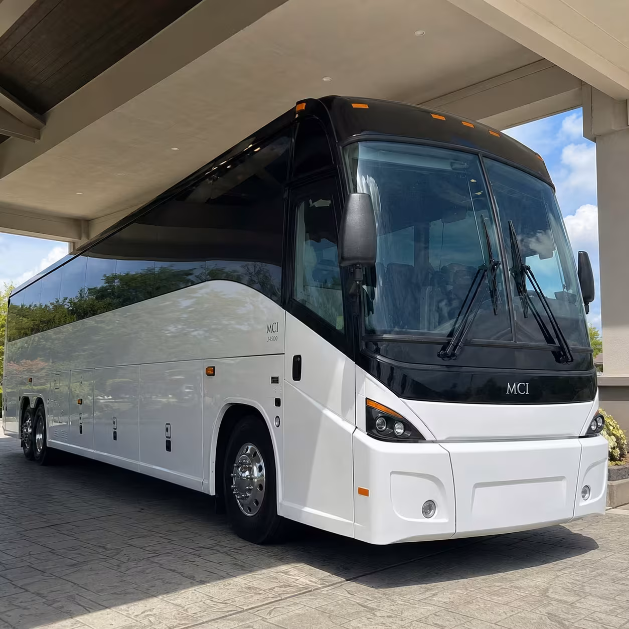 thousand oaks shuttle buses to naval base ventura county